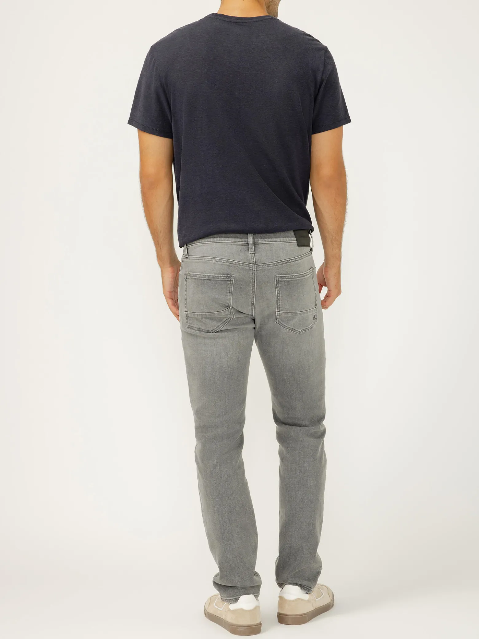 Konrad Slim Fit Slim Leg Jeans