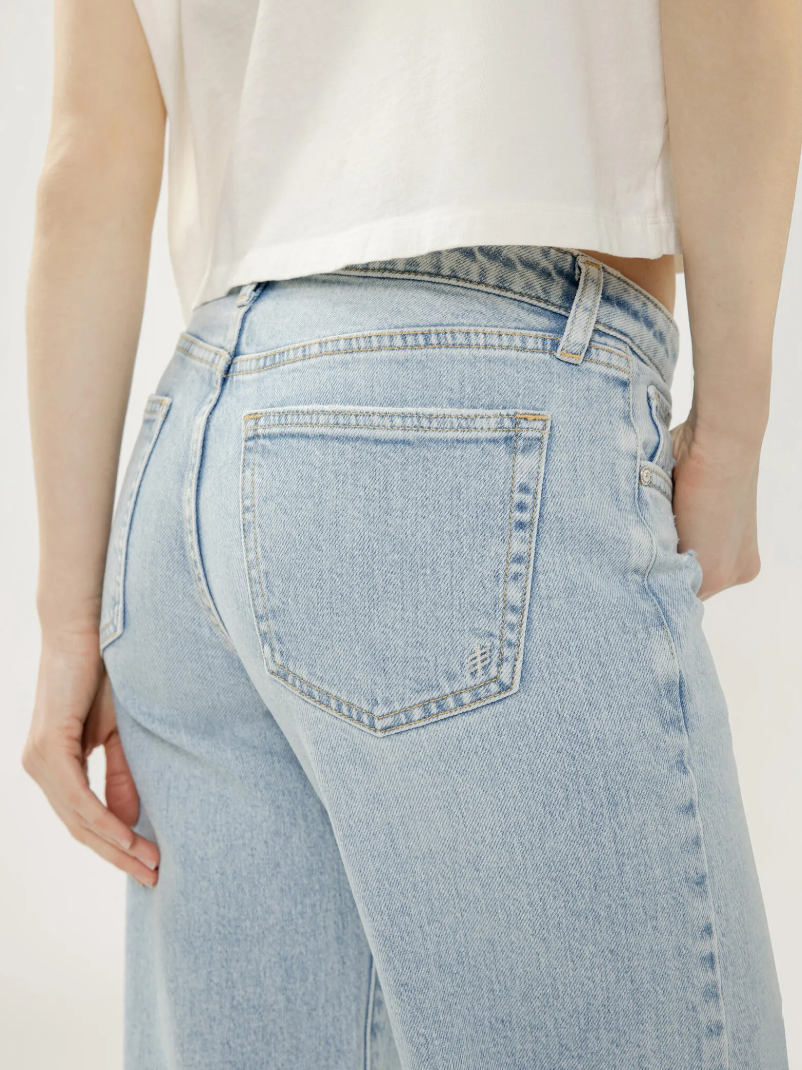Loose & Low Low Rise Straight Leg Jeans