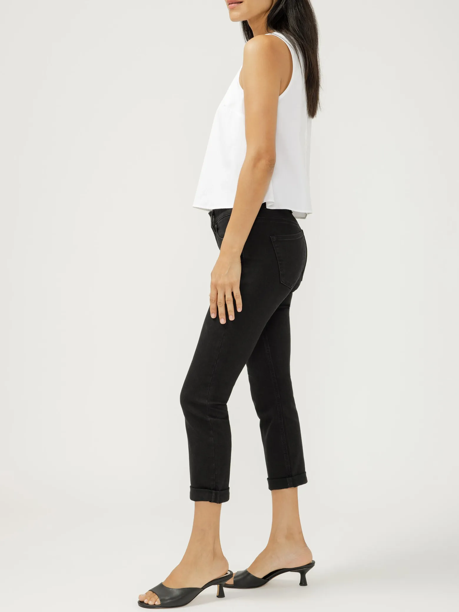 Suki Mid Rise Luxe Stretch Capri