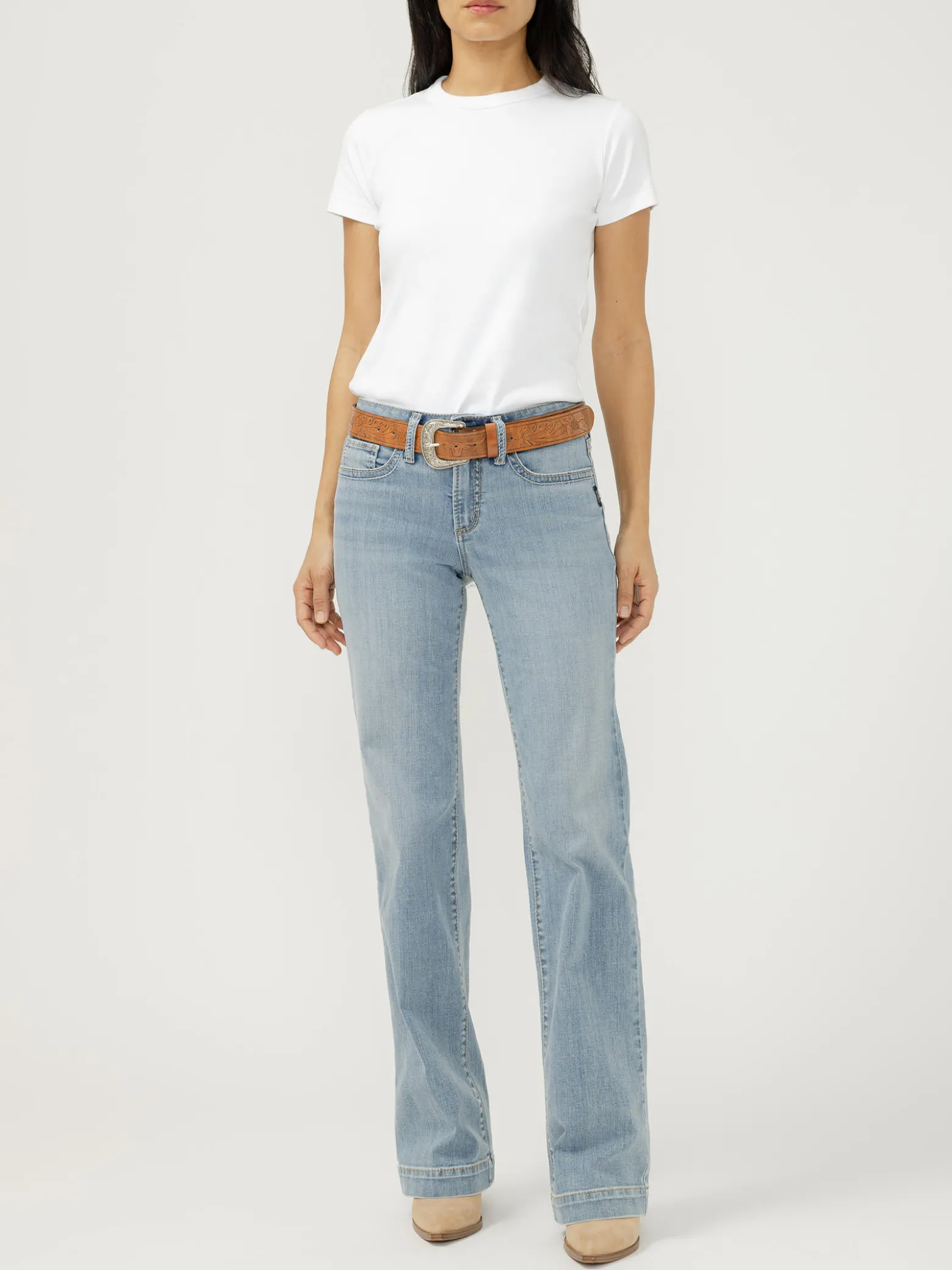 Suki Mid Rise Trouser Leg Frontier Strong Jeans