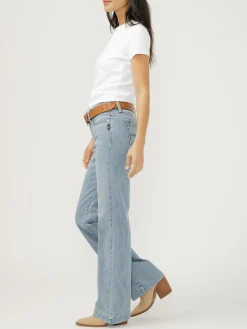 Suki Mid Rise Trouser Leg Frontier Strong Jeans