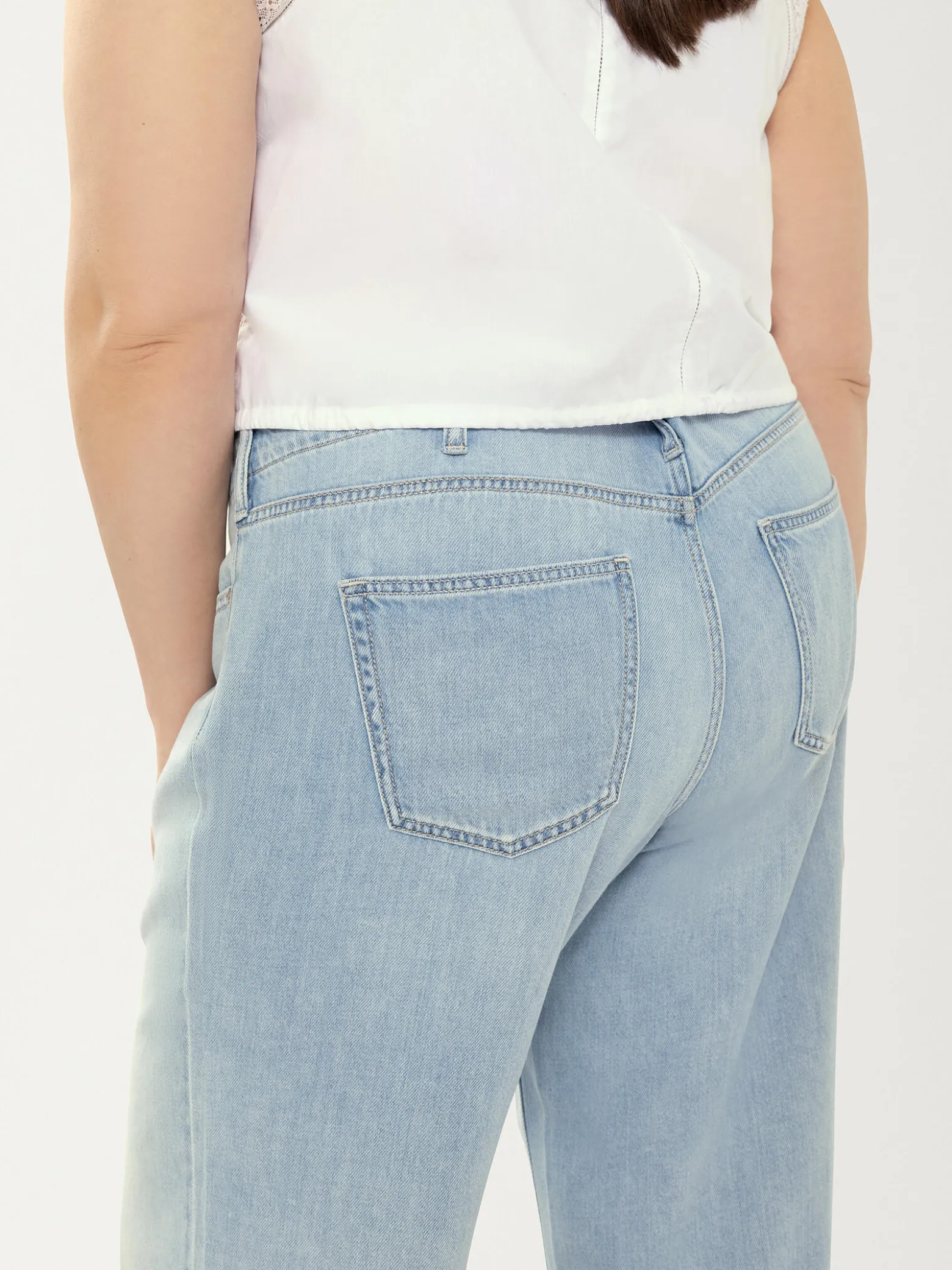 Suki Mid Rise Wide Leg Jeans Plus Size